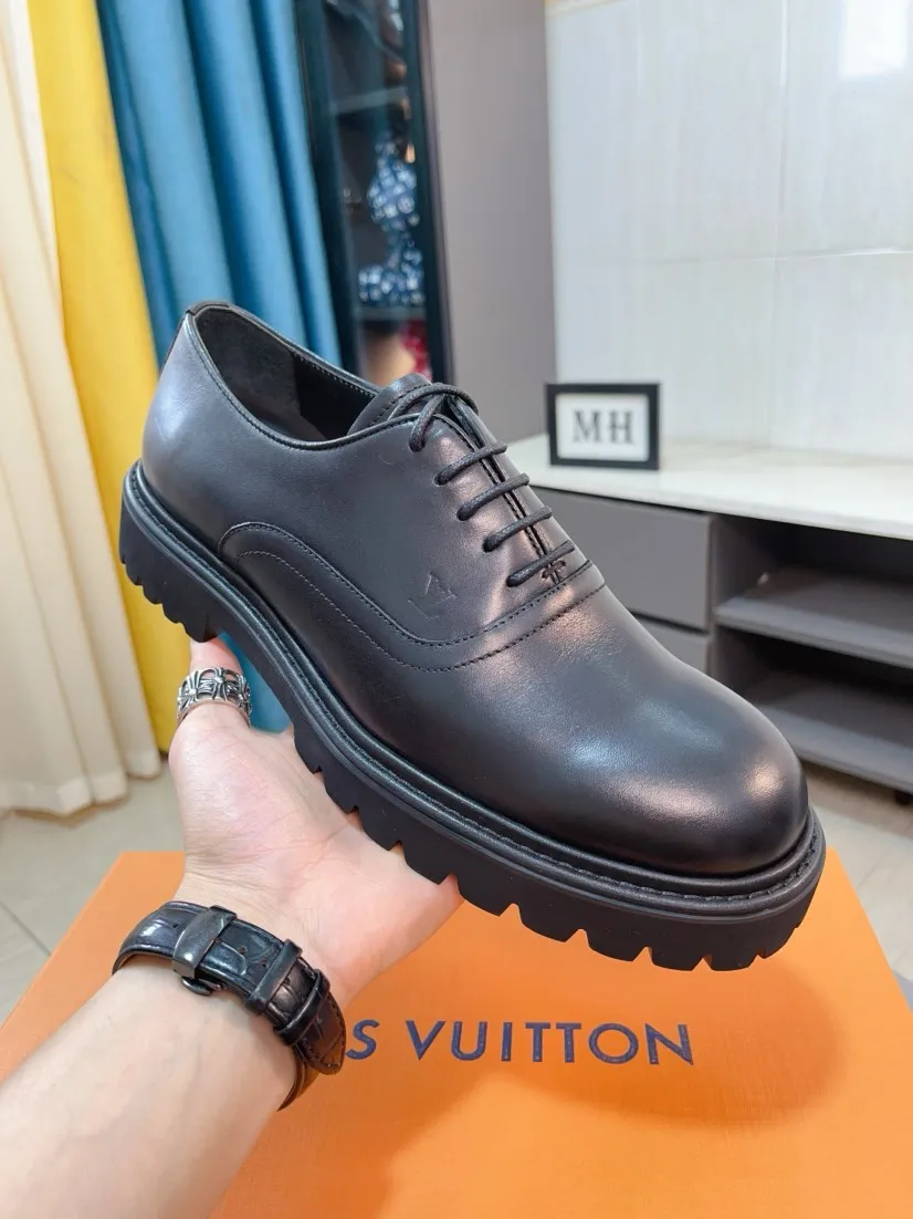 Men's shoes💰 660🌹🌹High version [LV] Louis Vuitton's popular casual leather shoes🎖Fashionable and elegant🎖🎖Material: Original imported open-edge beaded cowhide, washed cowhide leather lining, original open-molded rubber outsole, high-end and classy, ​​elegant quality, instantly transforming into a handsome man when you step on the foot❤❤Standard\nNumber of sizes: 39-44, 38, 45 customized